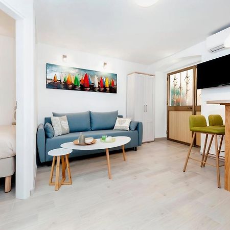 Apartment Amici With Terrace In Center Of Rovinj Exterior photo