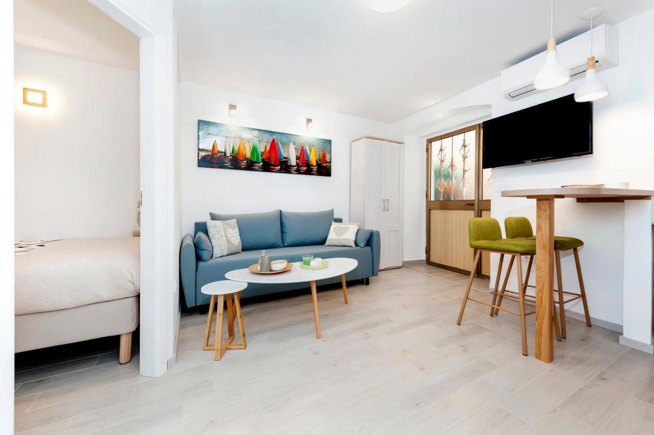 Apartment Amici With Terrace In Center Of Rovinj Exterior photo