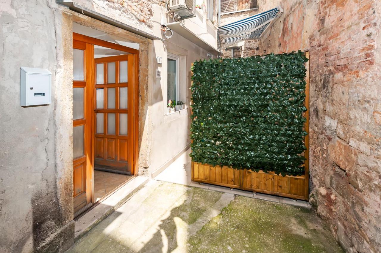 Apartment Amici With Terrace In Center Of Rovinj Exterior photo